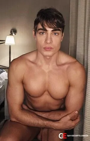 Gay Escort Magnus 27yr - trios