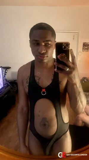 Gay Escort Cedric 34yr - double penetration