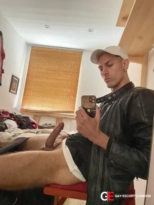 Gay Escort Byron Xxl 29yr - trios