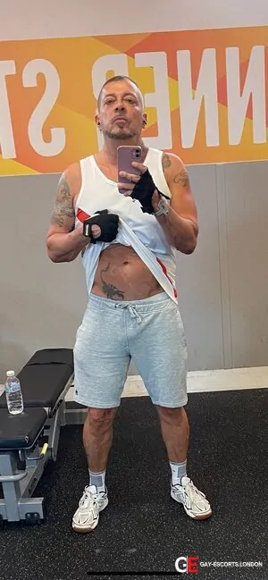 Gay Escort Xltonylondon 43yr - double penetration