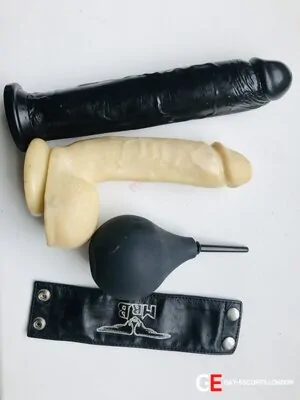 Gay Escort Marcus 34yr - licking