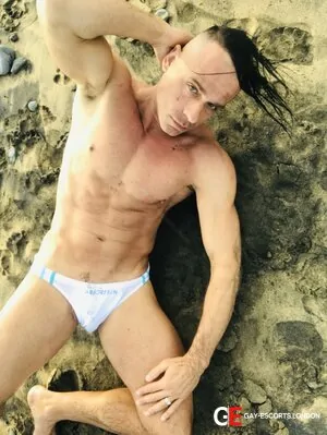 Gay Escort Marcus 34yr - licking