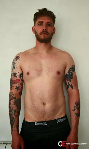 Bisexual Escort Aaron 30yr - double penetration