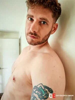 Bisexual Escort Aaron 30yr - exhibitionist