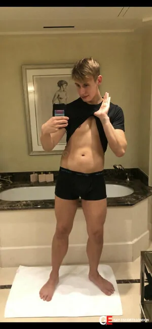 Gay Escort Finn 22yr - licking