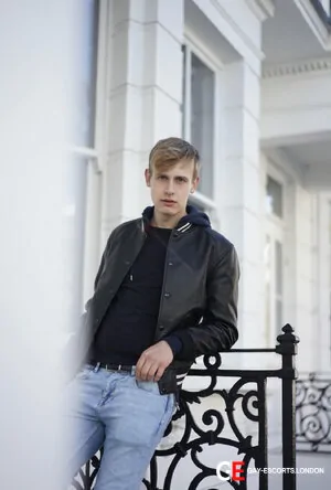 Gay Escort Finn 22yr - role