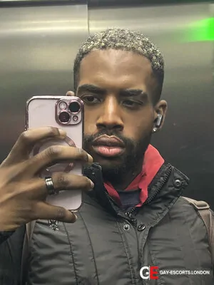 Gay Escort Antoine 25yr - exhibitionist