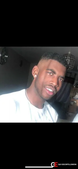 Gay Escort Antoine 25yr - groups