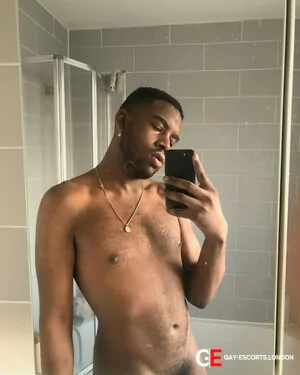 Gay Escort Antoine 25yr - exhibitionism