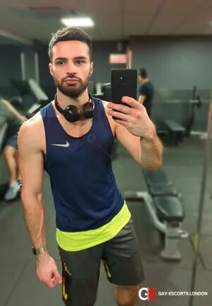 Gay Escort Davide 24yr - licking