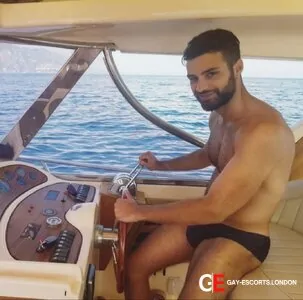 Gay Escort Davide 24yr - licking