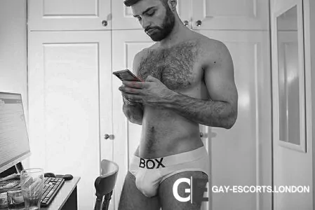 Gay Escort Davide 25yr - trios