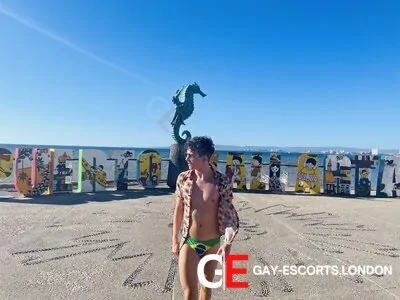 Gay Escort Miguel 20yr - licking