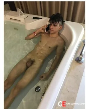 Gay Escort Derick 20yr - massage