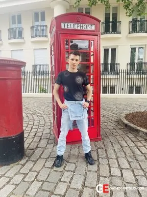 Gay Escort Derick 20yr - massage