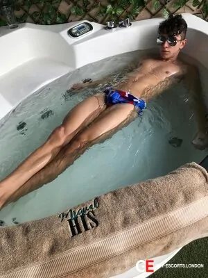 Escort Miguel 20yr - licking