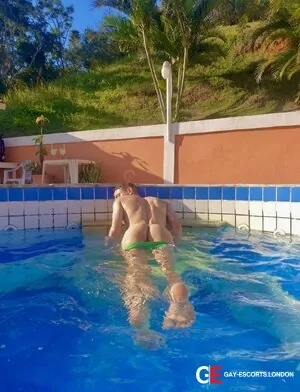 Gay Escort Derick 20yr - massage