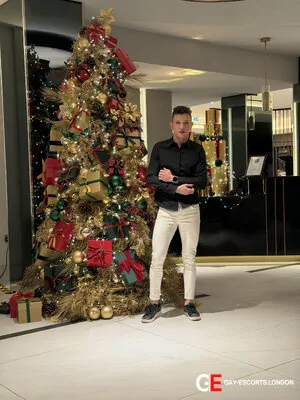 Gay Escort Derick 26yr - always safe sex