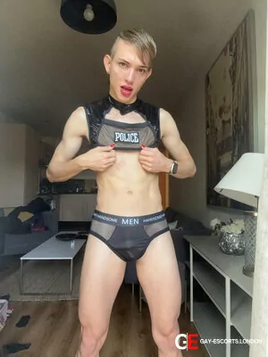 Gay Escort Derick 21yr - always safe sex
