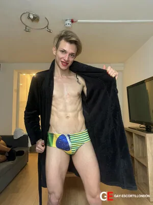 Gay Escort Derick Top 21yr - always safe sex
