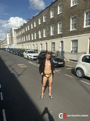 Gay Escort Derick Top 21yr - always safe sex