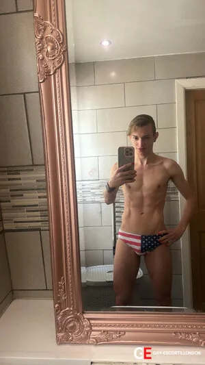 Gay Escort Derick Top 21yr - always safe sex