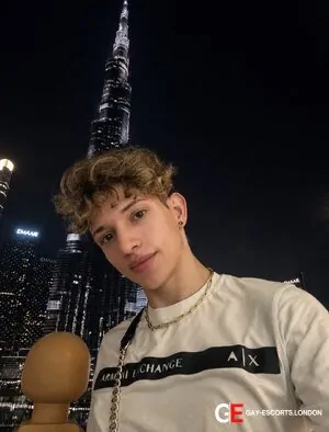 Gay Escort Derick 26yr - blowjob