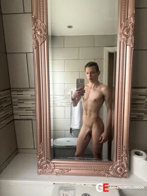 Gay Escort Derick Top 21yr - always safe sex