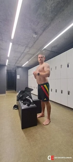 Gay Escort Joshua_big 33yr - massage