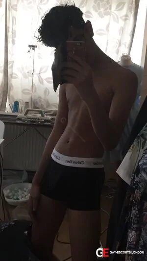 Gay Escort Abbas 21yr - sportwear