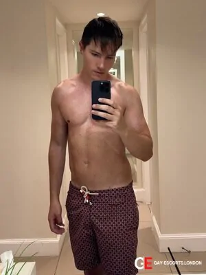 Gay Escort Laurent 25yr - trios