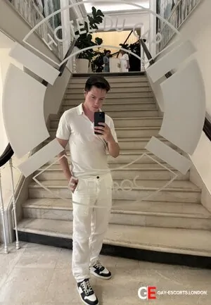 Gay Escort Laurent 25yr - gangbang