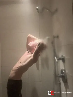 Gay Escort Kay 24yr - blowjob