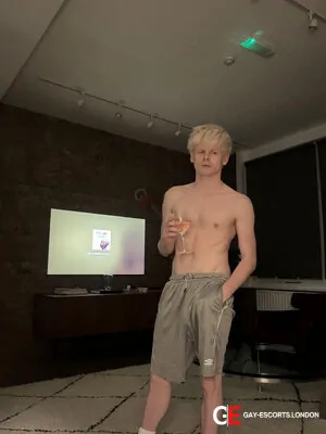 Gay Escort Kay 24yr - massage