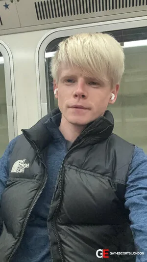 Gay Escort Kay 24yr - spitting