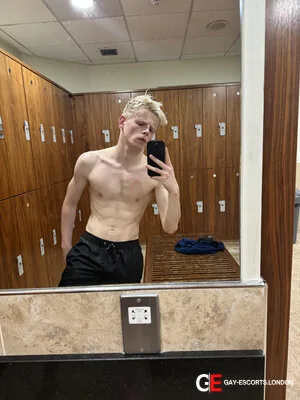 Gay Escort Kay 24yr - cum on body