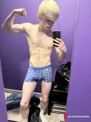Gay Escort Kay 24yr - blowjob