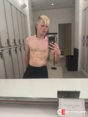 Gay Escort Kay 23yr - blowjob