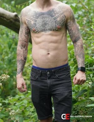 Gay Escort 🇬🇧british Tattoo Boy 26yr - blowjob