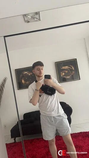 Bisexual Escort Daniel 20yr - licking