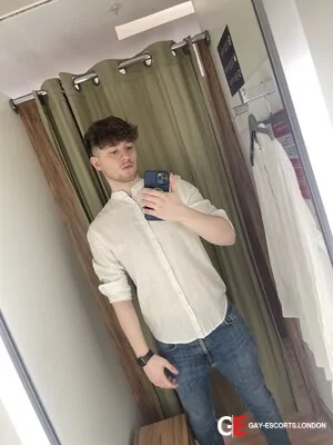 Bisexual Escort Daniel 20yr - sucking