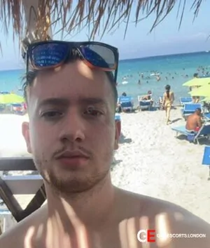 Bisexual Escort Daniel 22yr - licking