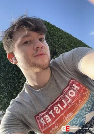 Bisexual Escort Daniel 22yr - licking