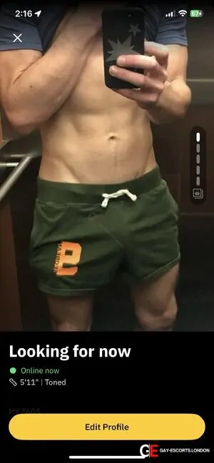 Gay Escort Brad 34yr - gangbang