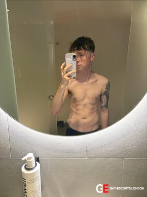 Gay Escort 🇬🇧 Kameron 21yr - double penetration