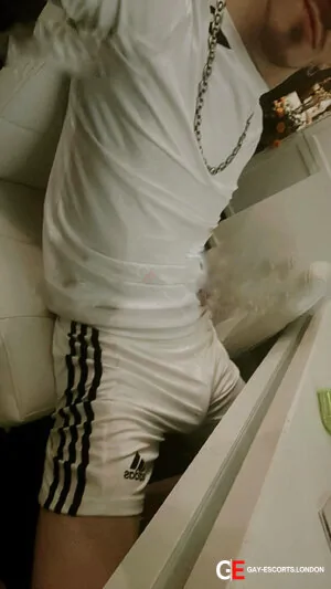 Gay Escort Robi 25yr - trios