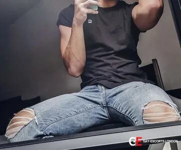 Escort Tristan 27yr - licking
