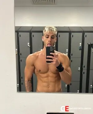 Bisexual Escort Justin 23yr - licking