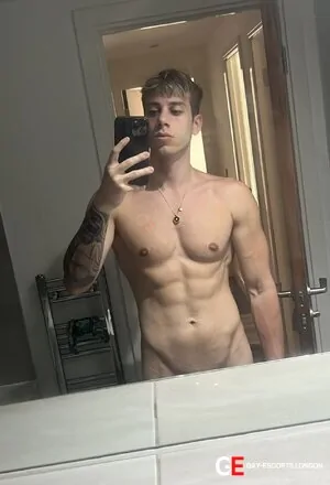 Bisexual Escort Justin 23yr - licking