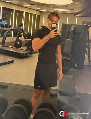 Bisexual Escort Justin 24yr - exhibitionist